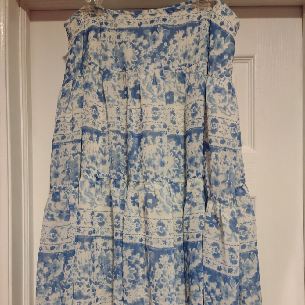 Chaps blue and white flower tiered skirt